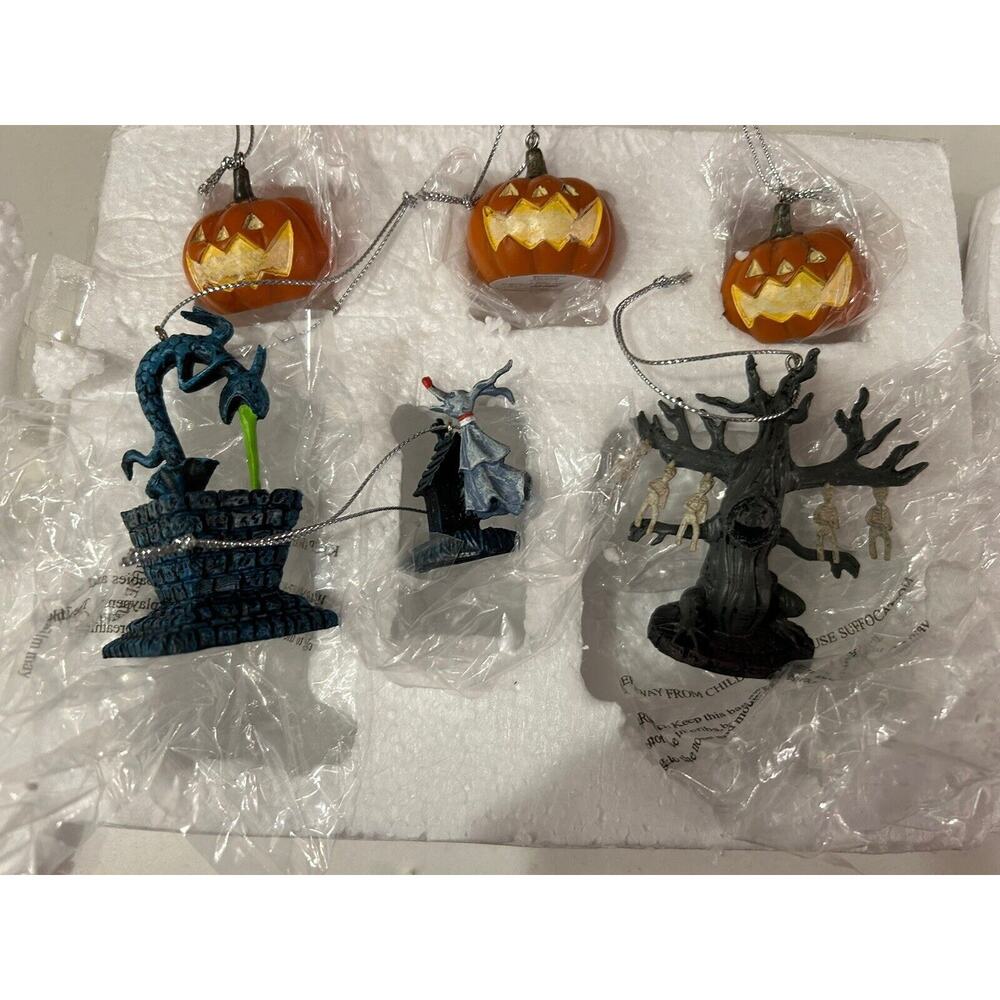 Hawthorne Village Nightmare Before Christmas Set of 6 Ornaments Zero, Fountain +